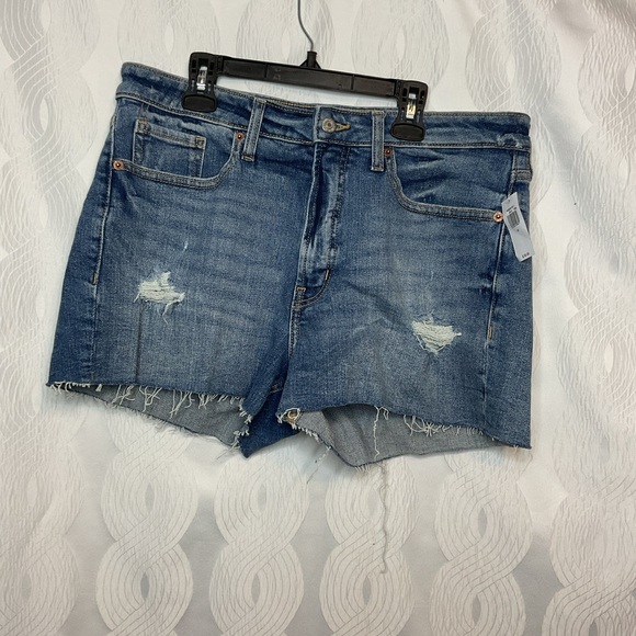 Old Navy Pants - Old Navy O.G. straight 3 in inseam high rise shorts 12 NWT